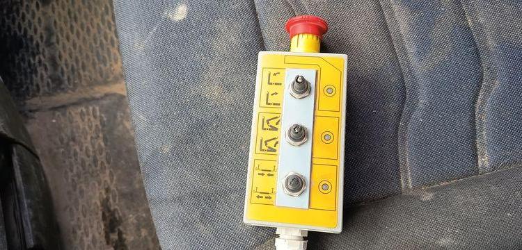 IVECO DAILY 6 CCB 35C16 3,0D 16V 160 CV  EQUIPE BRAS AMPLIROL + 3 BENNES BLANC GB-958-PW