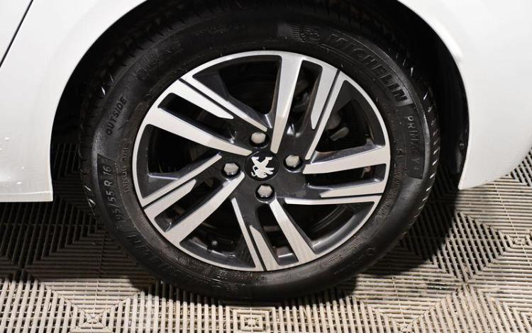 PEUGEOT 208 PURE TECH 100 S&S BLANC GC-129-LB