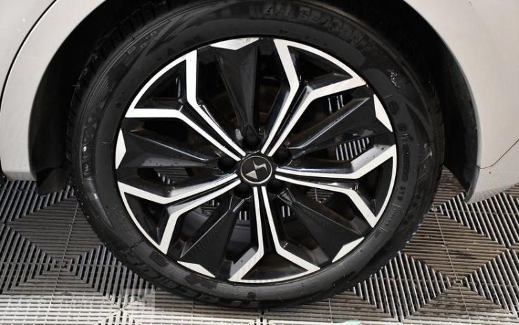 DS DS4 1.6 PURETECH 180ch RIVOLI BVA GRIS GE-997-PB