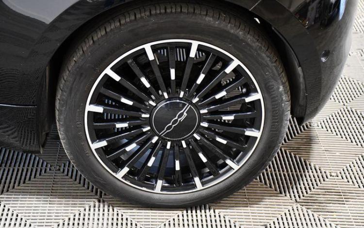 FIAT 500 NOIRE GF-704-DX