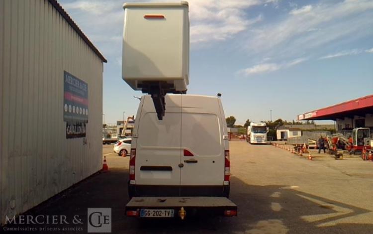 RENAULT MASTER NACELLE SUR VL 12M KLUBB KL32 181H BLANC GG-202-TV