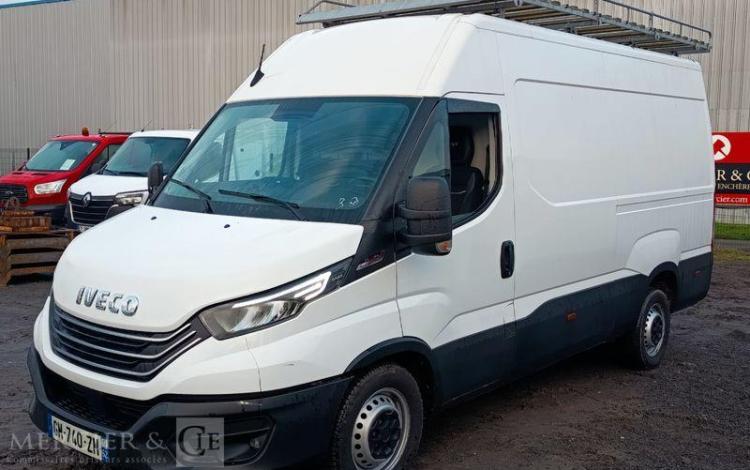 IVECO DAILY VI Fourgon Phase 3 35S18 3.0 D 16V Hi-Matic 175 cv Boîte auto BLANC GM-740-ZM