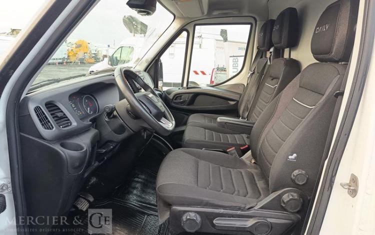 IVECO DAILY VI Fourgon Phase 3 35S18 3.0 D 16V Hi-Matic 175 cv Boîte auto BLANC GM-740-ZM