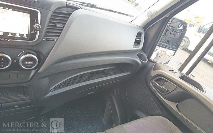 IVECO DAILY VI Fourgon Phase 3 35S18 3.0 D 16V Hi-Matic 175 cv Boîte auto BLANC GM-740-ZM