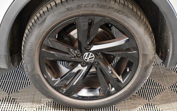 VOLKSWAGEN TIGUAN FL 2,0 TDI 150CH DSG7 R-LINE GRIS GP-428-VK