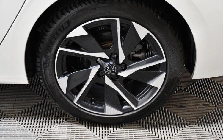 PEUGEOT 308 1.5 BLUEHDI 130ch ALLURE PACK EAT BLANC GQ-216-TT