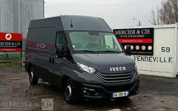 IVECO DAILY VI 35S14 2.3 D 16V 136 cv – DIESEL – 49456 KMS – ANNEE 2023 NOIR GQ-250-DL