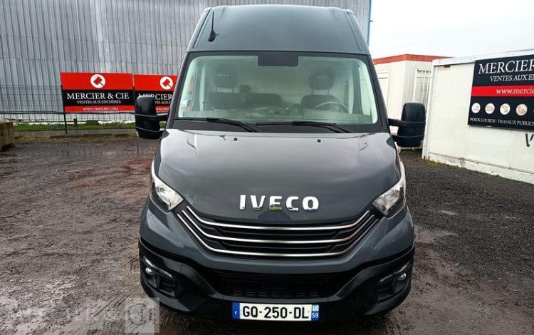 IVECO DAILY VI 35S14 2.3 D 16V 136 cv – DIESEL – 49456 KMS – ANNEE 2023 NOIR GQ-250-DL