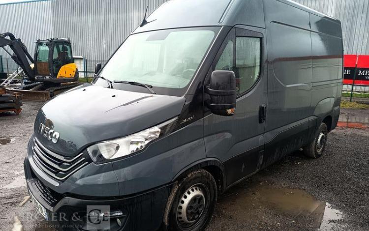 IVECO DAILY VI 35S14 2.3 D 16V 136 cv – DIESEL – 49456 KMS – ANNEE 2023 NOIR GQ-250-DL