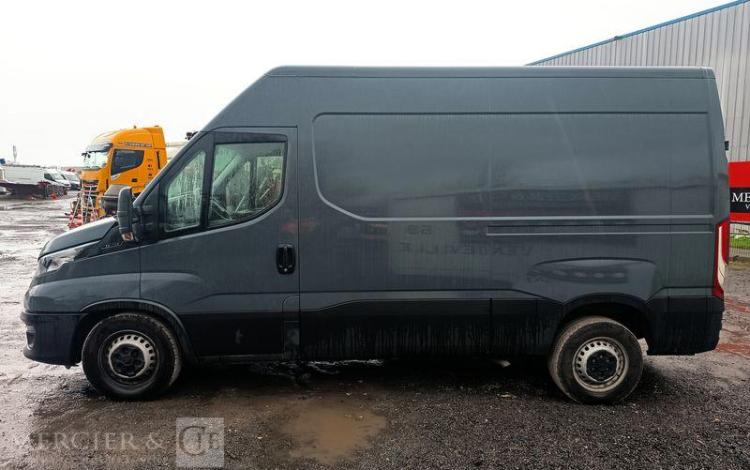 IVECO DAILY VI 35S14 2.3 D 16V 136 cv – DIESEL – 49456 KMS – ANNEE 2023 NOIR GQ-250-DL