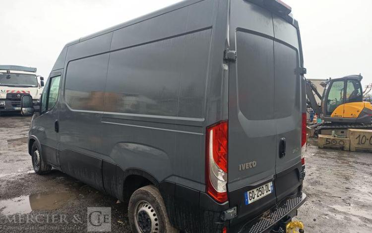 IVECO DAILY VI 35S14 2.3 D 16V 136 cv – DIESEL – 49456 KMS – ANNEE 2023 NOIR GQ-250-DL