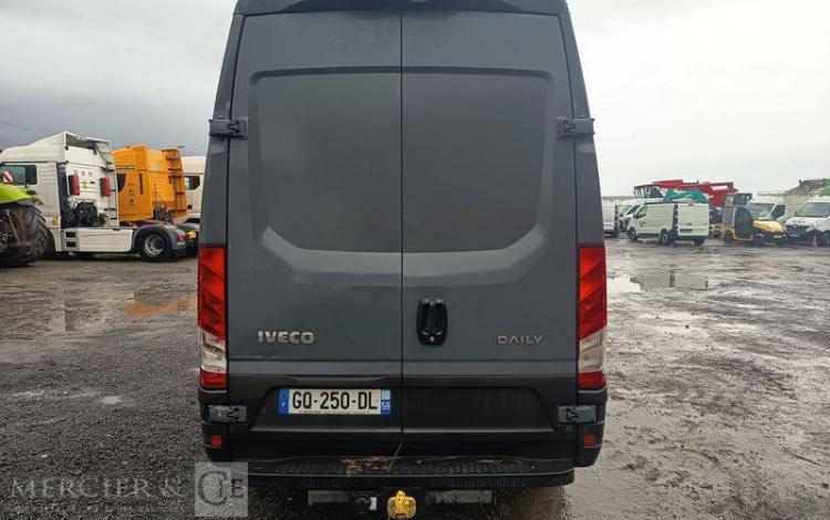 IVECO DAILY VI 35S14 2.3 D 16V 136 cv – DIESEL – 49456 KMS – ANNEE 2023 NOIR GQ-250-DL