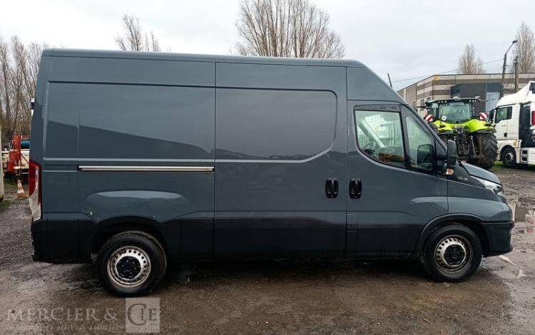IVECO DAILY VI 35S14 2.3 D 16V 136 cv – DIESEL – 49456 KMS – ANNEE 2023 NOIR GQ-250-DL