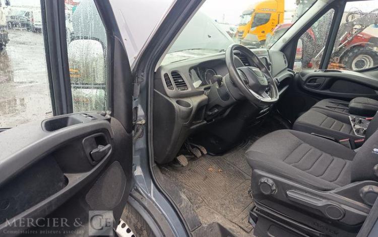 IVECO DAILY VI 35S14 2.3 D 16V 136 cv – DIESEL – 49456 KMS – ANNEE 2023 NOIR GQ-250-DL