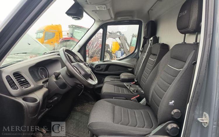 IVECO DAILY VI 35S14 2.3 D 16V 136 cv – DIESEL – 49456 KMS – ANNEE 2023 NOIR GQ-250-DL