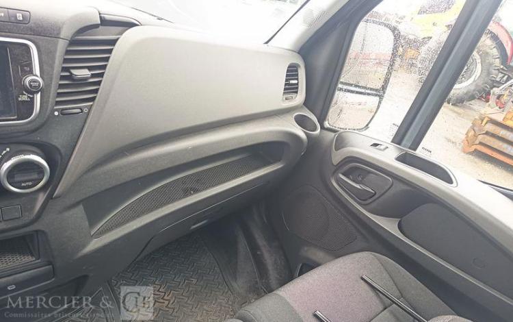 IVECO DAILY VI 35S14 2.3 D 16V 136 cv – DIESEL – 49456 KMS – ANNEE 2023 NOIR GQ-250-DL