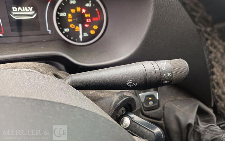 IVECO DAILY VI 35S14 2.3 D 16V 136 cv – DIESEL – 49456 KMS – ANNEE 2023 NOIR GQ-250-DL