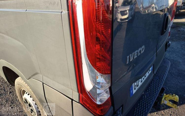 IVECO DAILY VI 35S14 2.3 D 16V 136 cv – DIESEL – 49456 KMS – ANNEE 2023 NOIR GQ-250-DL