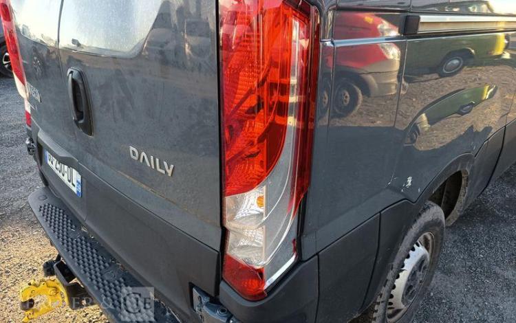 IVECO DAILY VI 35S14 2.3 D 16V 136 cv – DIESEL – 49456 KMS – ANNEE 2023 NOIR GQ-250-DL