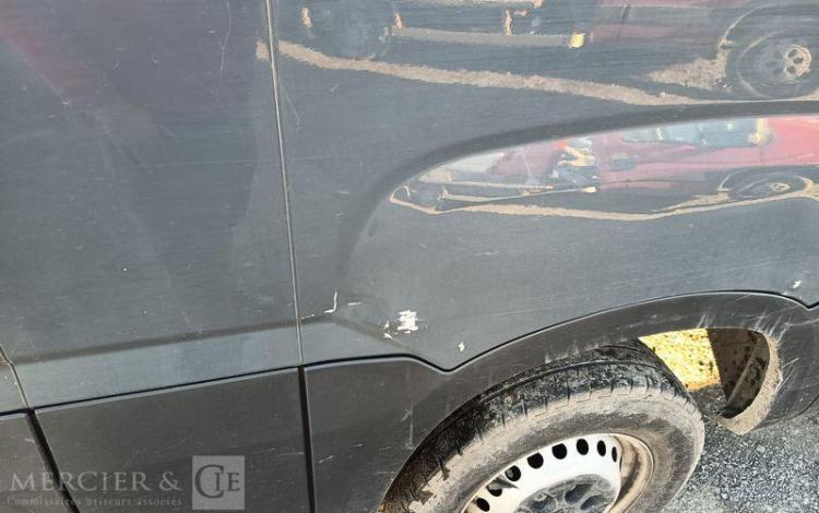 IVECO DAILY VI 35S14 2.3 D 16V 136 cv – DIESEL – 49456 KMS – ANNEE 2023 NOIR GQ-250-DL