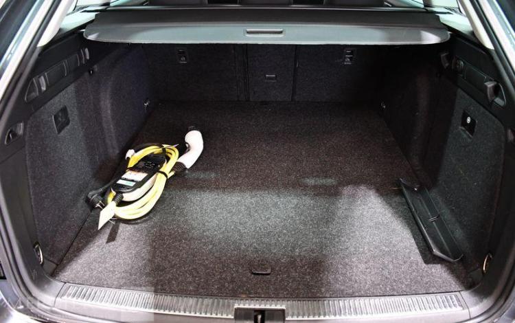 SKODA SUPERB COMBI 1.4 TSI 218H 155 PHEV 13KWH BUSINESS DSG GRIS GR-449-SH