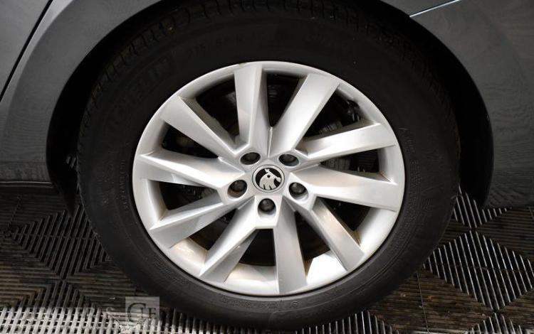 SKODA SUPERB COMBI 1.4 TSI 218H 155 PHEV 13KWH BUSINESS DSG GRIS GR-449-SH