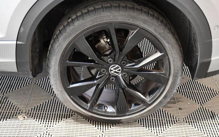 VOLKSWAGEN T-ROC GRIS GS-631-DL