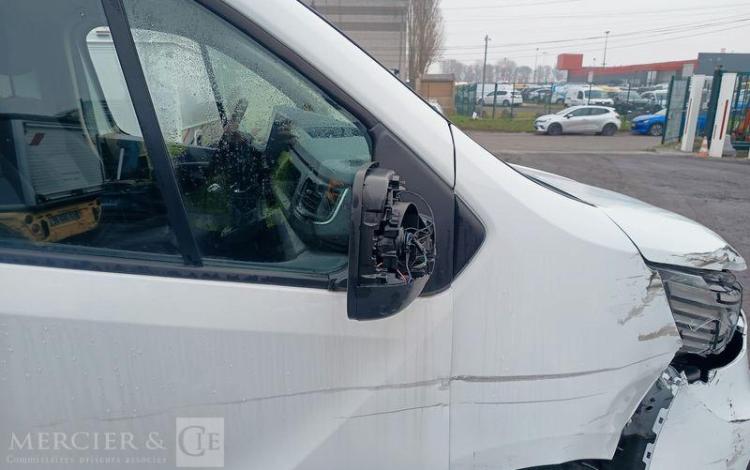 RENAULT TRAFIC III Fourgon Phase 3 L2H2 3.0T 2.0 dCi 16V S&S 150 cv – ANNEE 2024 BLANC GT-898-XN