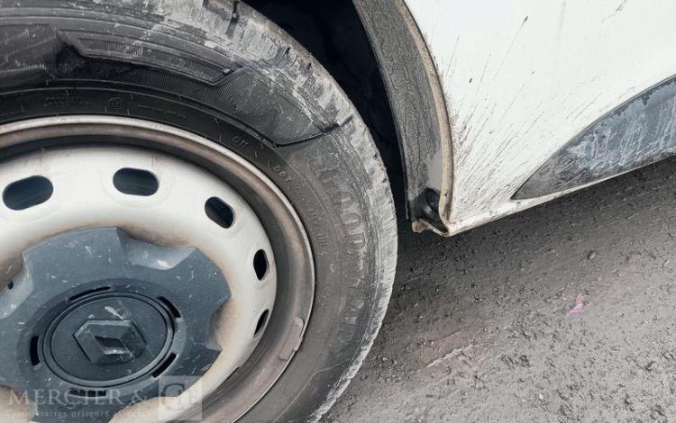 RENAULT TRAFIC III Fourgon Phase 3 L2H2 3.0T 2.0 dCi 16V S&S 150 cv – ANNEE 2024 BLANC GT-898-XN