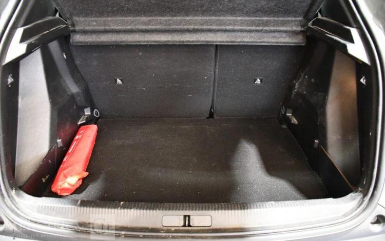 PEUGEOT 2008 GRIS GW-624-SJ