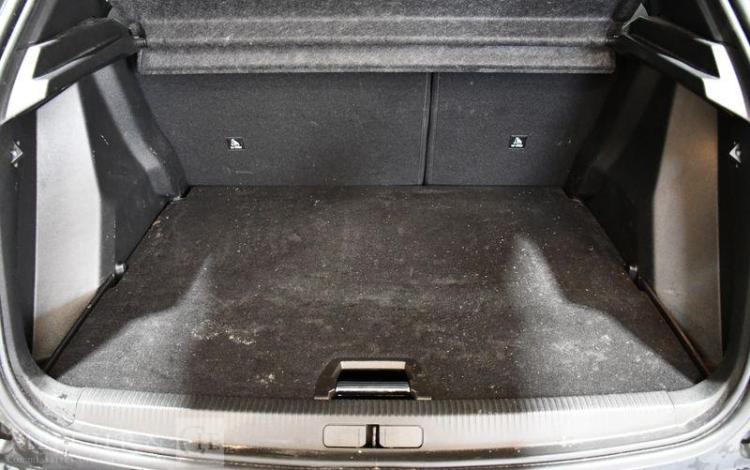 PEUGEOT 2008 GRIS GW-714-SJ