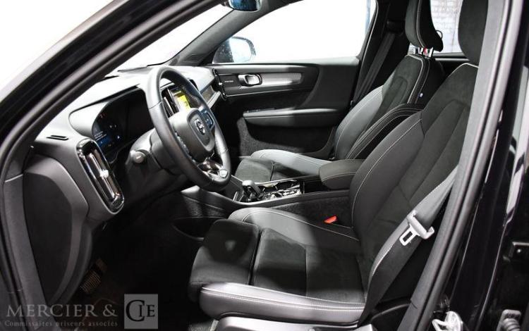 VOLVO XC40 2.0 B3 B 177ch MHEV BLACK EDITION DCT NOIR GX-161-EZ