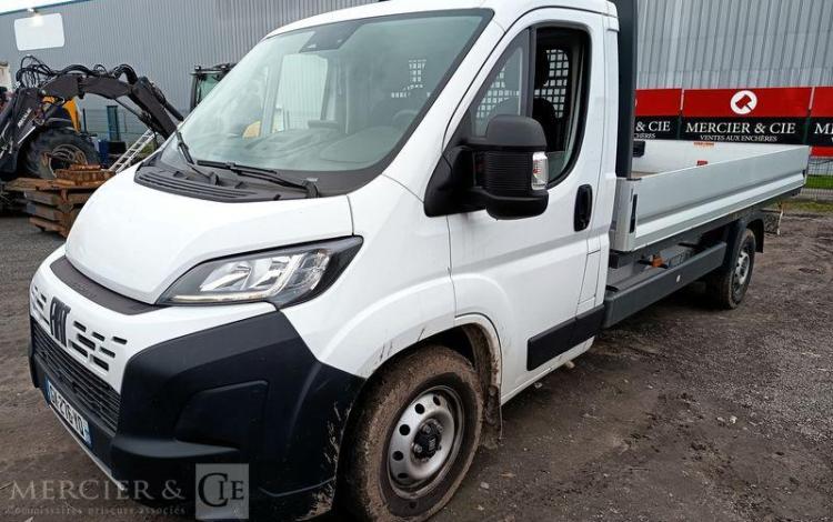 FIAT DUCATO PLATEAU 3.5 MAXI XL 2.2 180CH PACK TECHNO PREMIUM- 8904 KMS – ANNEE 2024 BLANC GX-276-YQ