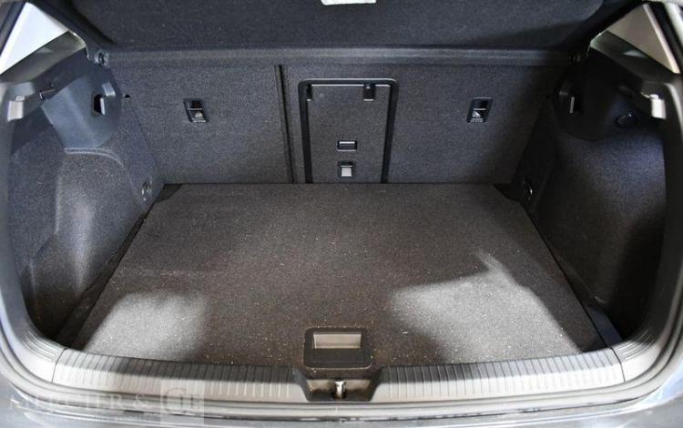 VOLKSWAGEN GOLF LIFE PLUS ancien taxi GRIS GZ-664-NN