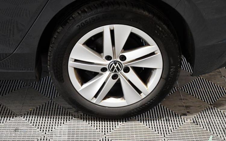 VOLKSWAGEN GOLF LIFE PLUS ancien taxi GRIS GZ-664-NN