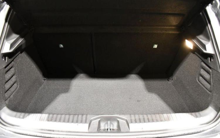 RENAULT CLIO TECHNO FULL HYBRID E-TECH GRIS HA-002-ZF