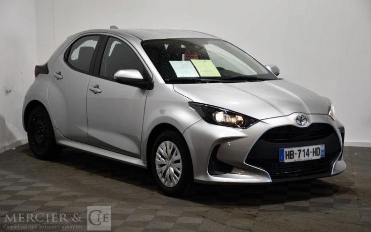 TOYOTA YARIS GRIS HB-714-HD