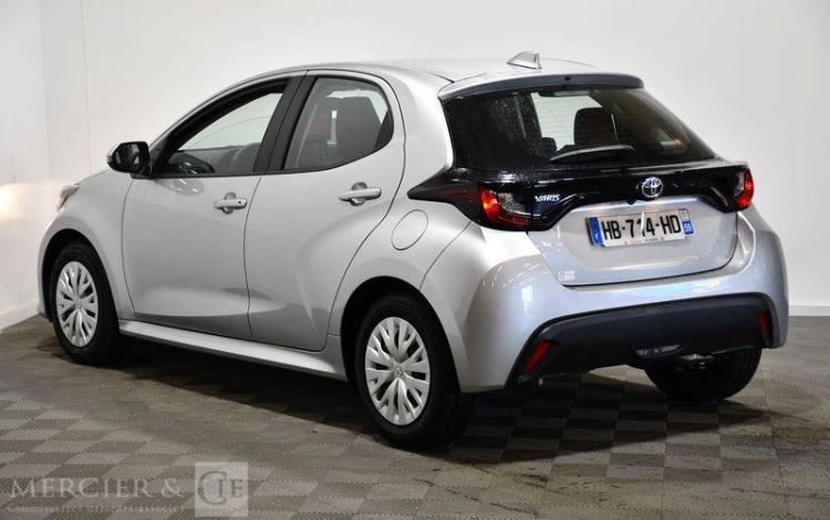 TOYOTA YARIS GRIS HB-714-HD