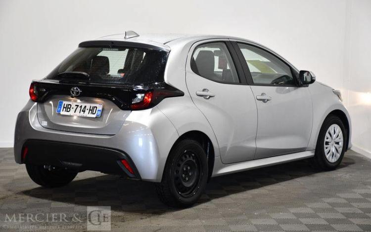 TOYOTA YARIS GRIS HB-714-HD
