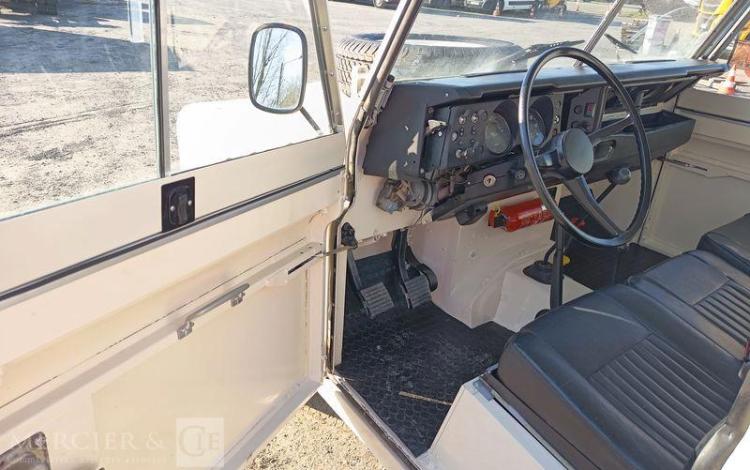 LAND ROVER LAND 88 2.2 Break  74CV – ESSENCE – 57138 KMS – ANNEE 1979 BLANC HJ-147-BT