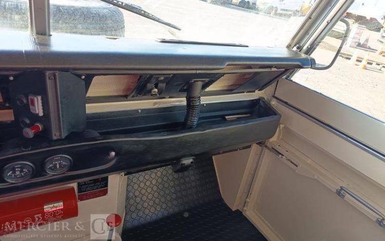 LAND ROVER LAND 88 2.2 Break  74CV – ESSENCE – 57138 KMS – ANNEE 1979 BLANC HJ-147-BT