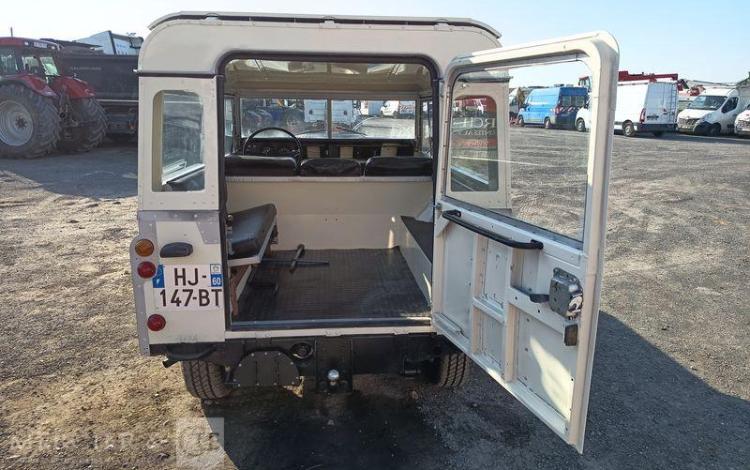 LAND ROVER LAND 88 2.2 Break  74CV – ESSENCE – 57138 KMS – ANNEE 1979 BLANC HJ-147-BT