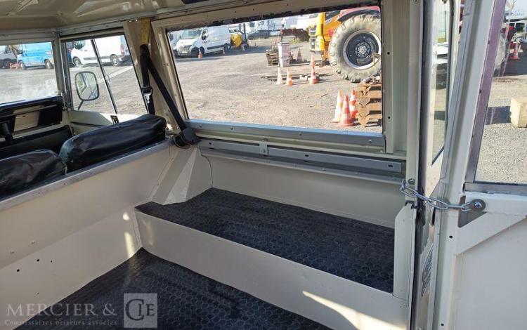 LAND ROVER LAND 88 2.2 Break  74CV – ESSENCE – 57138 KMS – ANNEE 1979 BLANC HJ-147-BT