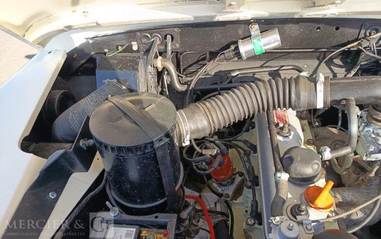 LAND ROVER LAND 88 2.2 Break  74CV – ESSENCE – 57138 KMS – ANNEE 1979 BLANC HJ-147-BT