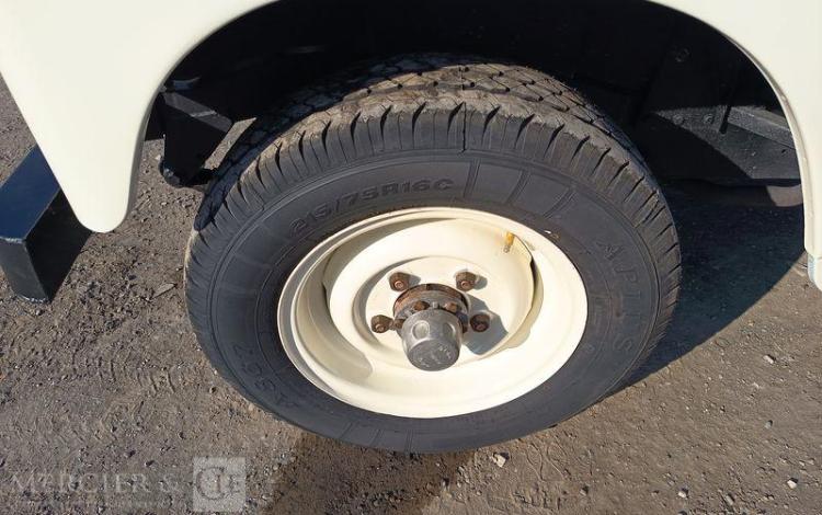 LAND ROVER LAND 88 2.2 Break  74CV – ESSENCE – 57138 KMS – ANNEE 1979 BLANC HJ-147-BT