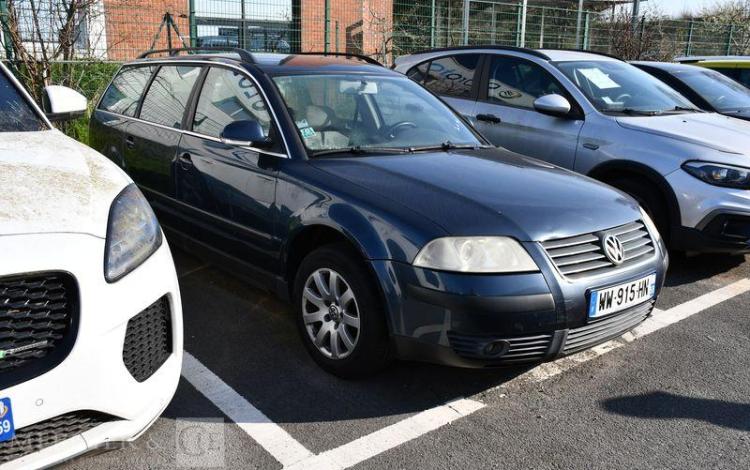 VOLKSWAGEN PASSAT vendu en l&rsquo;etat sans documents  WW-915-HN