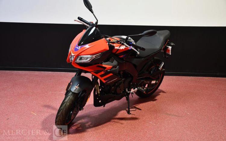 APPRILIA MOTO TUONO 125 NOIRE/ROUGE 4511