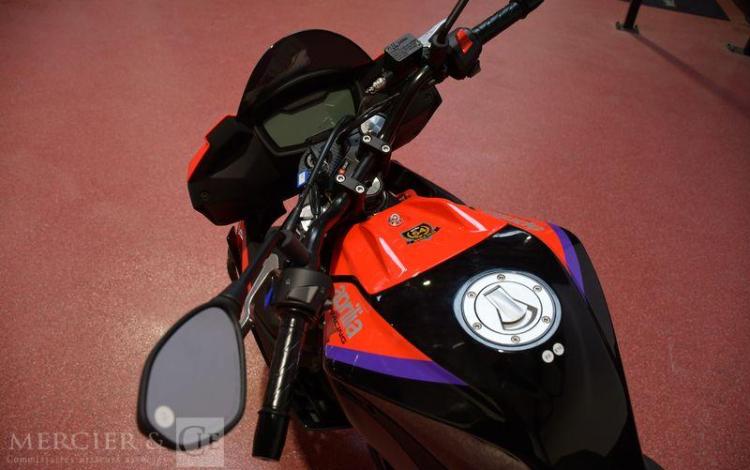 APPRILIA MOTO TUONO 125 NOIRE/ROUGE 4511