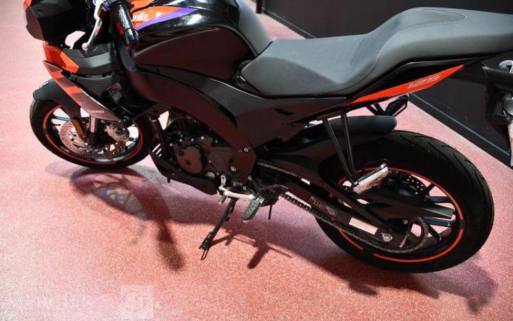 APPRILIA MOTO TUONO 125 NOIRE/ROUGE 4511