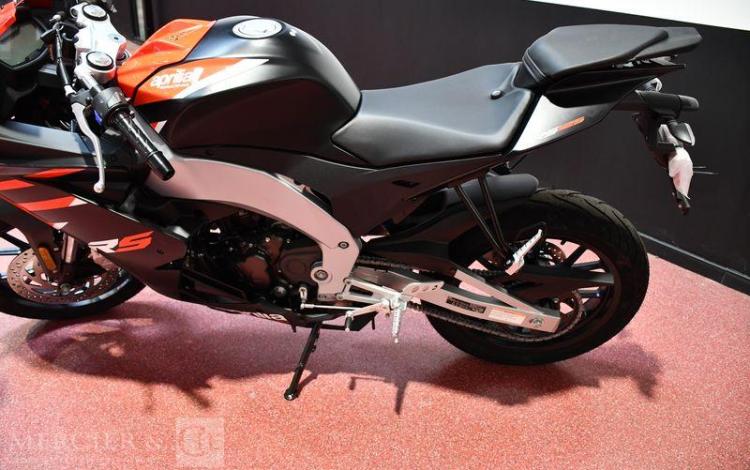 APPRILIA MOTO RS 125 NOIRE/ROUGE 6085